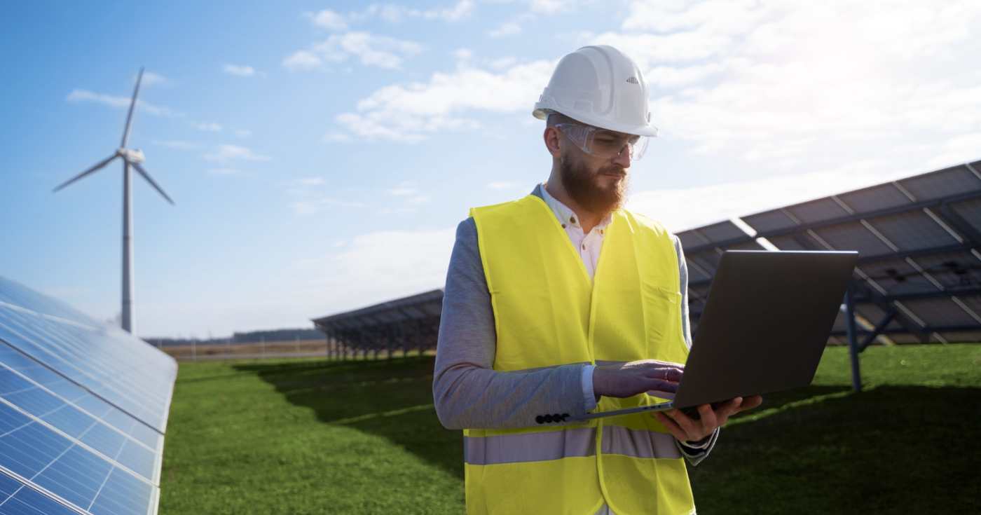 Un ingegnere energetico al lavoro