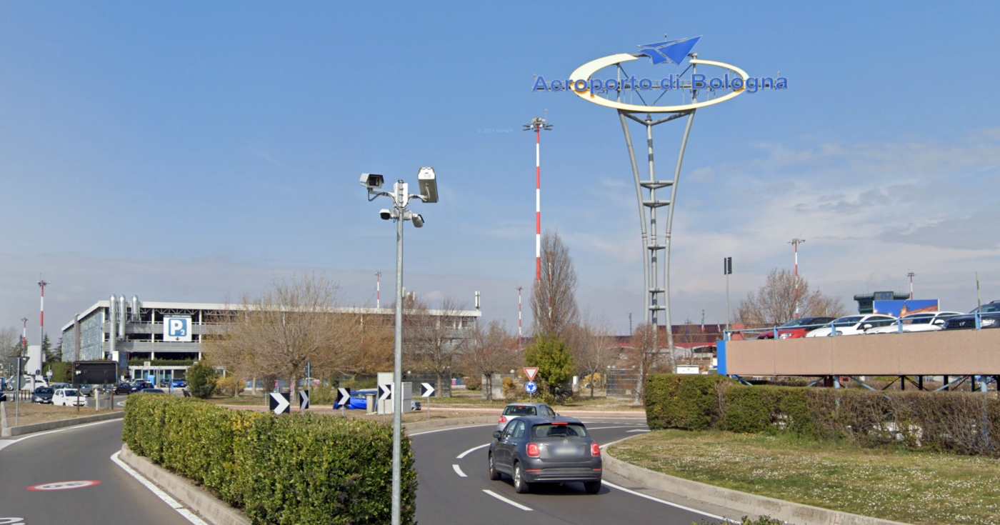 L'ingresso dell'aeroporto di Bologna