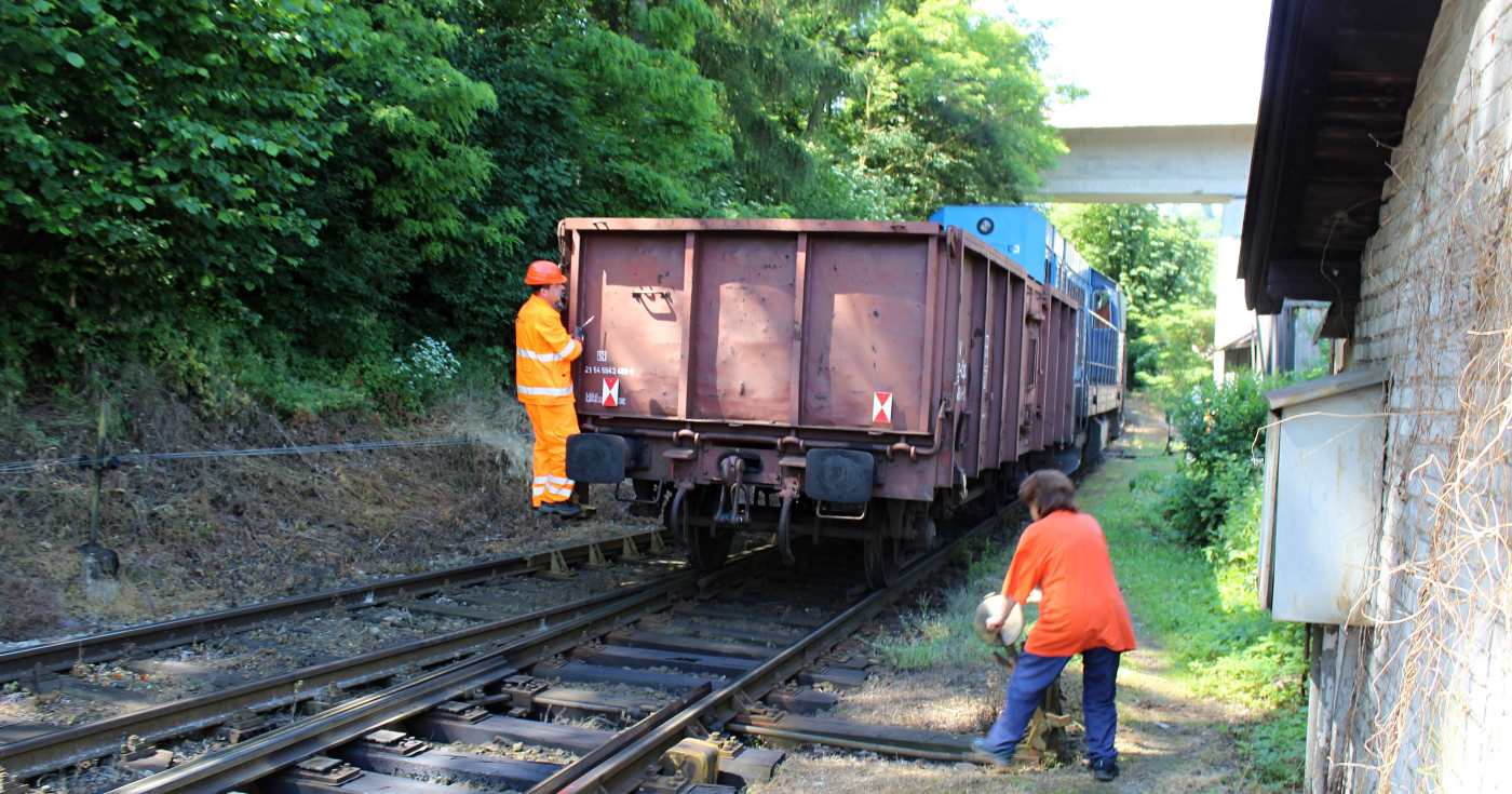 Un manovratore ferroviario al lavoro (repertorio)