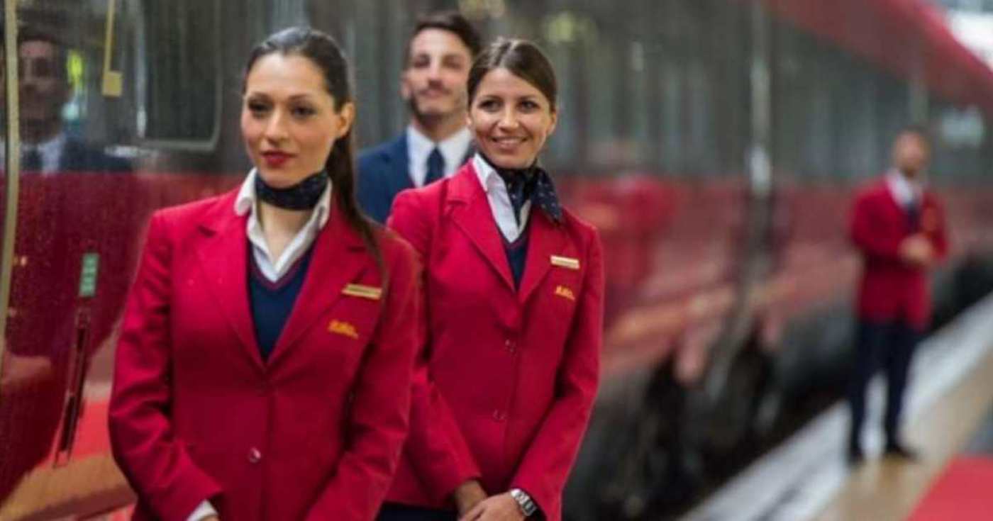 Un gruppo di hostess e steward di Italo (repertorio)