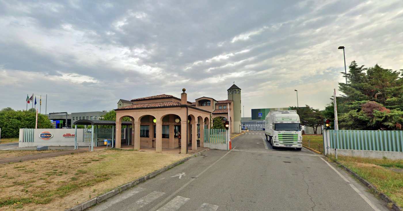 L'ingresso dello stabilimento La Doria a Parma (repertorio)