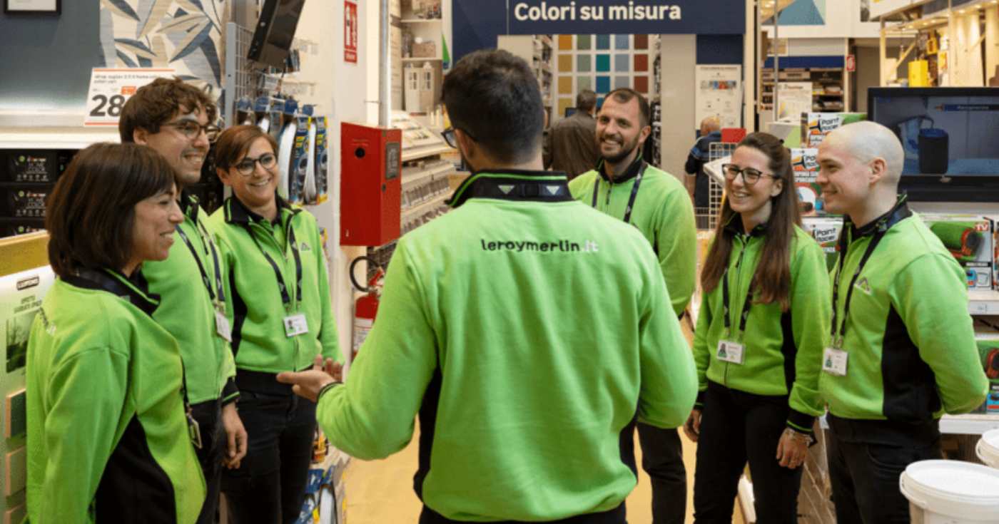 Un gruppo di allievi gestori di punto vendita Leroy Merlin (repertorio)