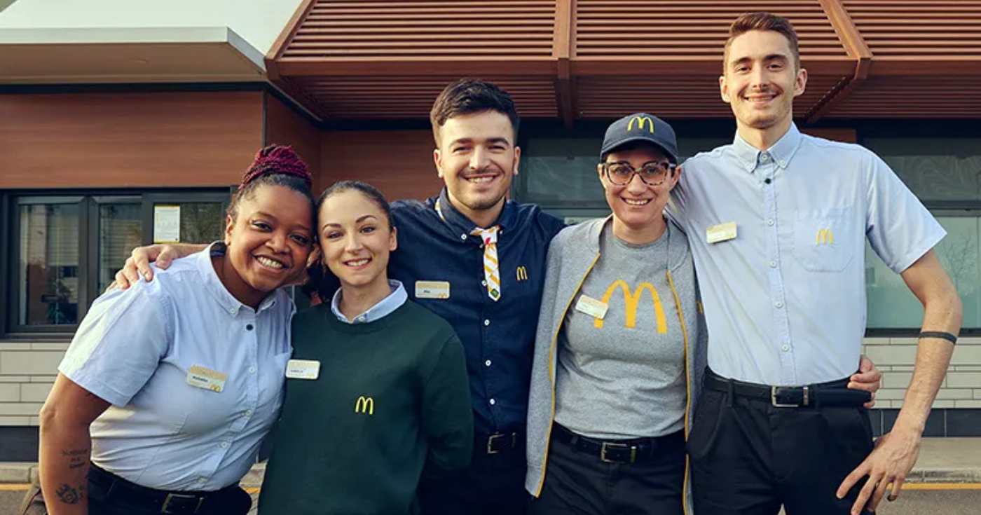 Un gruppo di addetti e manager McDonald's Italia (repertorio)