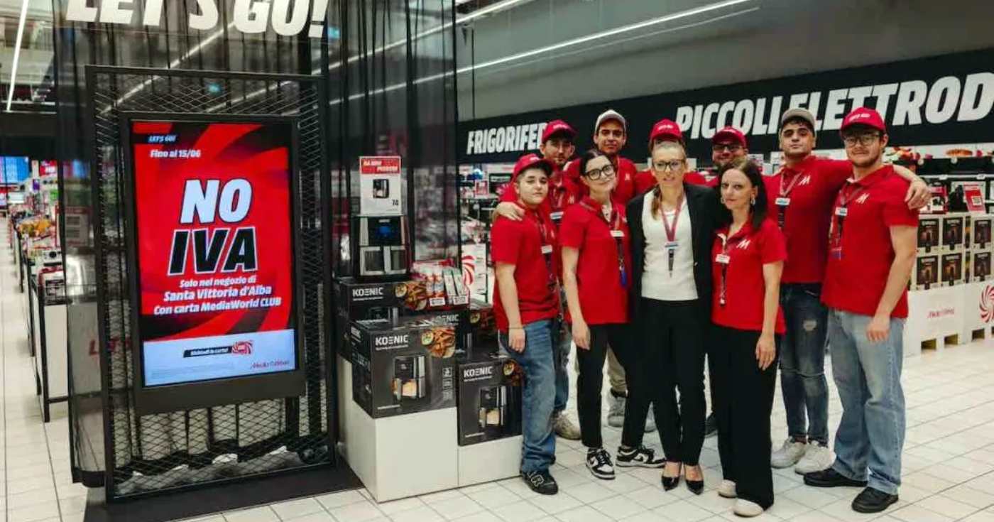 Un gruppo di dipendenti MediaWorld (repertorio)