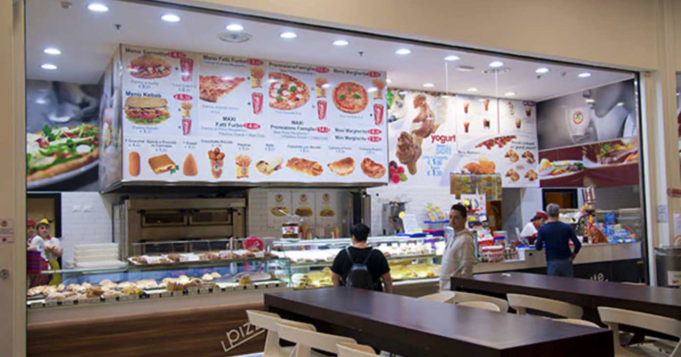 L'interno di un locale autostradale Sarni (repertorio)