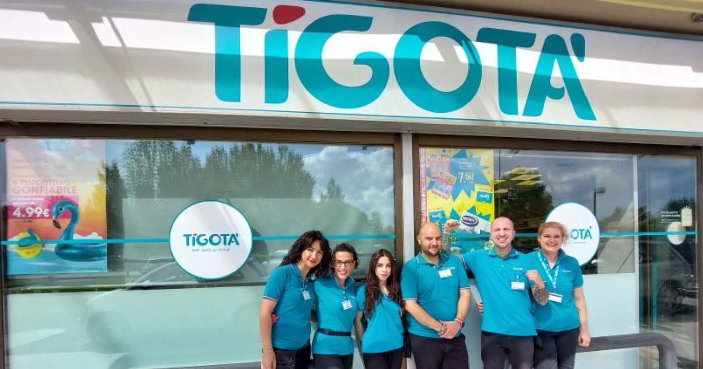 Un gruppo di dipendenti Tigotà (repertorio)